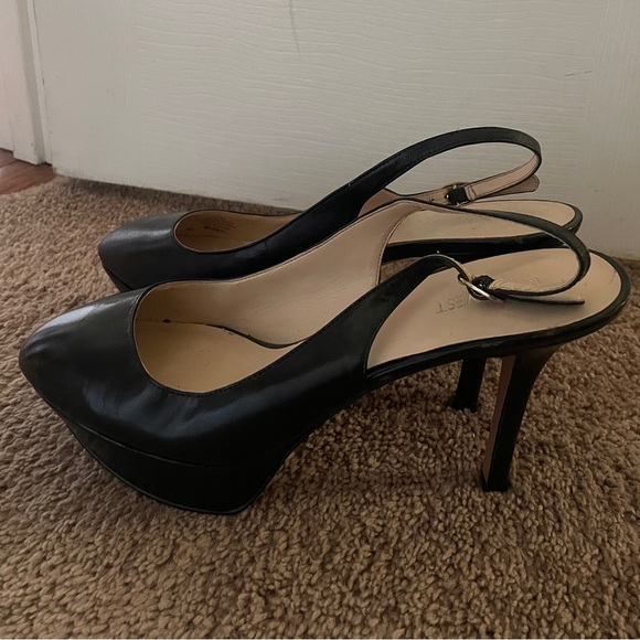 Elegant Black Slingback Heels - Picture 1 of 3